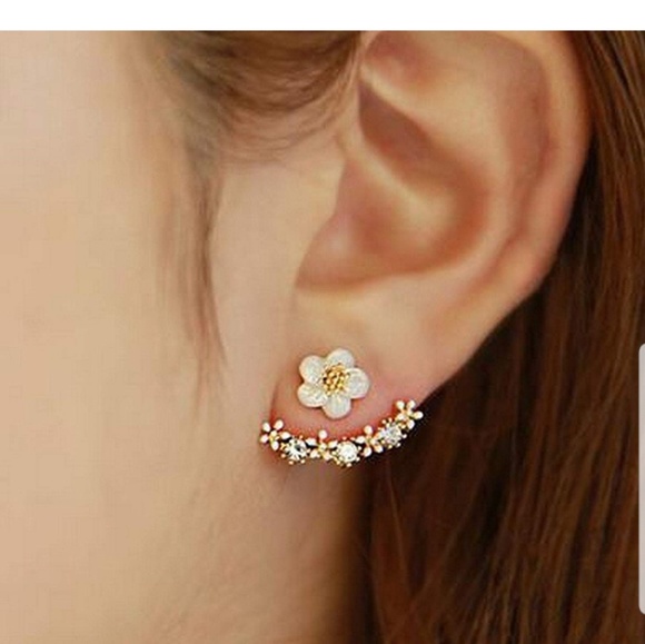 Jewelry - 🌼Nwt White Daisy Front/Back Earrings🌼